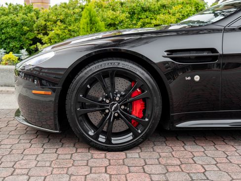 Used 2015 Aston Martin V12 Vantage S image 4