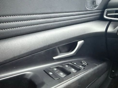 Used 2023 Hyundai Elantra Limited image 11