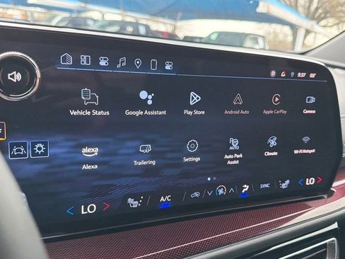 Used 2024 Chevrolet Traverse Z71 w/ Enhanced Driving Package image 16