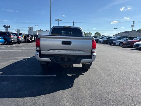 Used 2019 Toyota Tacoma TRD Off-Road AWD/4WD image 5