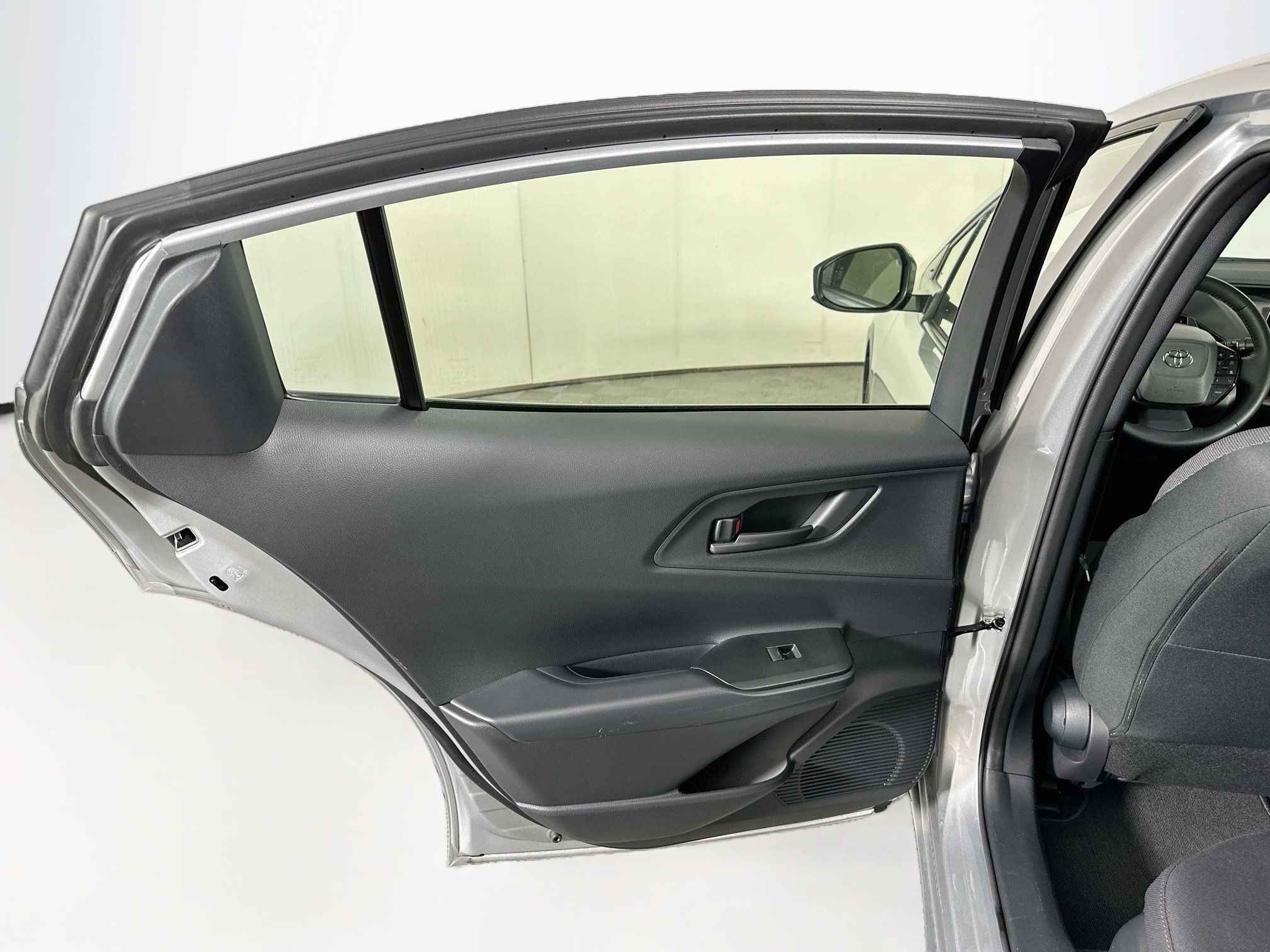 Used 2025 Toyota Prius Plug-In Hybrid FWD image 26