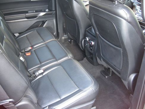 Used 2020 Ford Explorer Limited RWD image 34