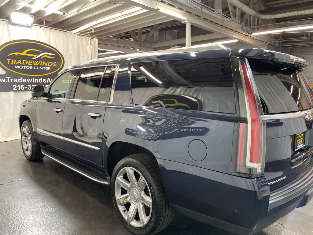 Used 2019 Cadillac Escalade ESV Luxury AWD/4WD image 4