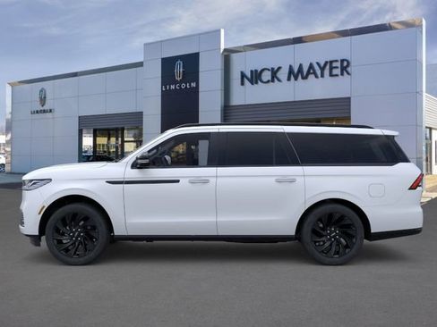 New 2026 Lincoln Navigator L Reserve AWD/4WD image 3