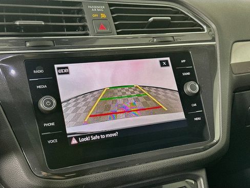 Used 2023 Volkswagen Tiguan SE w/ Panoramic Sunroof Package FWD image 23