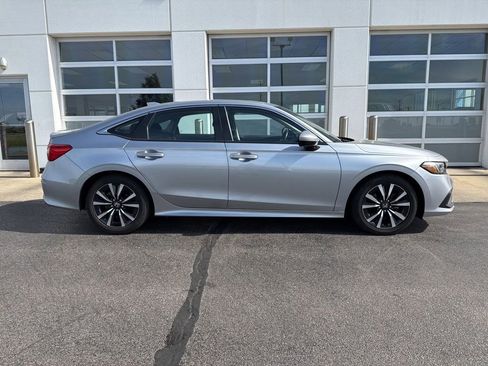 Used 2023 Honda Civic EX image 3