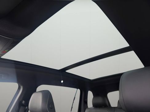 Used 2022 Volkswagen Tiguan SE R-Line image 20