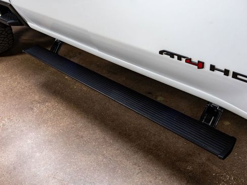 Used 2024 GMC Sierra 2500 AT4 image 12