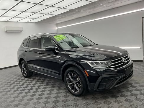 Used 2022 Volkswagen Tiguan SE image 3