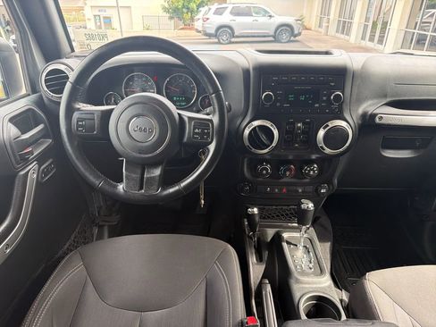 Used 2018 Jeep Wrangler Unlimited Sahara AWD/4WD image 13