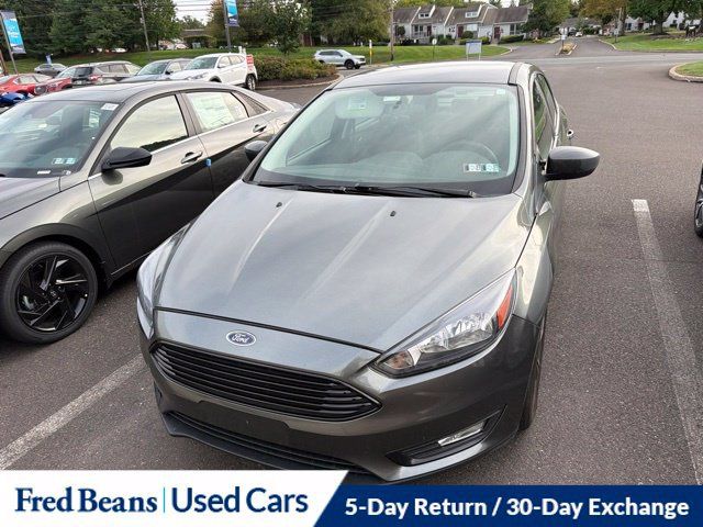 Used 2018 Ford Focus SE w/ SE Appearance Package FWD image 1