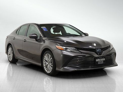 Used 2020 Toyota Camry XLE image 7