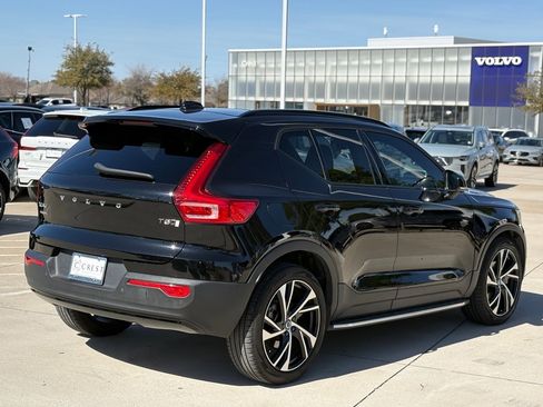 Used 2022 Volvo XC40 T5 R-Design w/ Advanced Package image 7
