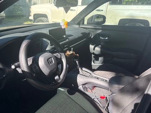 Used 2024 Honda HR-V Sport image 3