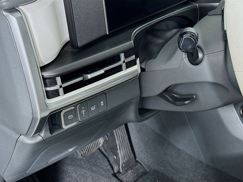 Used 2025 Hyundai Santa Fe SEL image 17