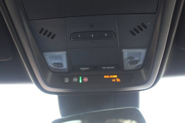 Used 2025 Cadillac XT4 Premium Luxury FWD image 34