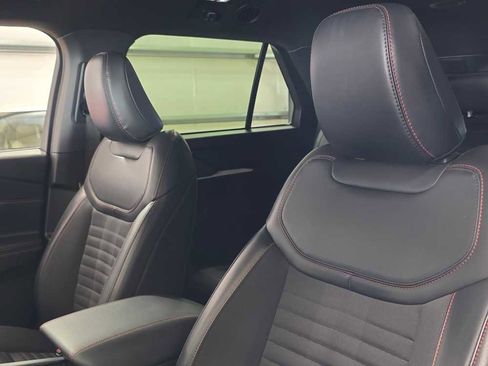 Used 2025 Ford Explorer ST-Line w/ ST-Line Street Pack image 11