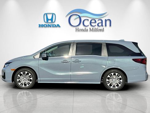 New 2026 Honda Odyssey Touring image 2
