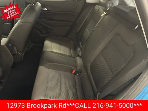 Used 2025 Chevrolet Trax LT FWD image 18