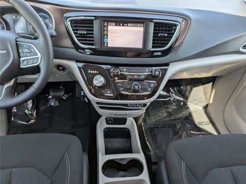 Used 2023 Chrysler Voyager LX FWD image 18