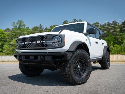 New 2026 Ford Bronco Badlands w/ Sasquatch Package AWD/4WD image 3