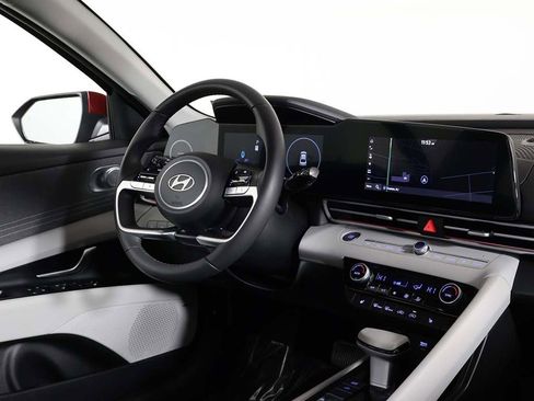 Certified 2025 Hyundai Elantra Limited image 28