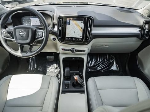 Used 2022 Volvo XC40 T5 Momentum AWD/4WD image 21