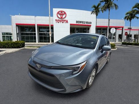 Used 2023 Toyota Corolla XLE FWD image 3