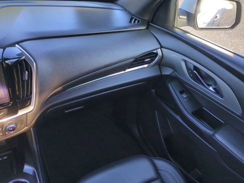 Used 2023 Chevrolet Traverse LT FWD image 17