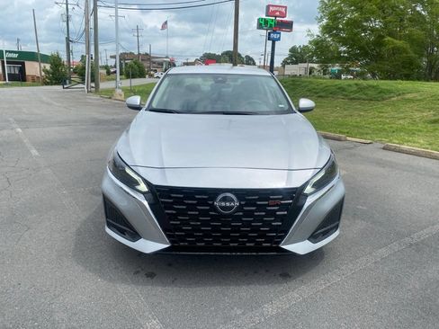 Used 2023 Nissan Altima 2.5 SV FWD image 2