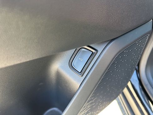 Used 2025 Chevrolet Equinox RS w/ Convenience Package III image 19