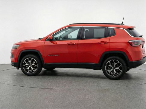 Used 2025 Jeep Compass Limited image 5