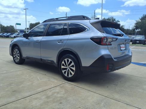 Used 2020 Subaru Outback Premium w/ Popular Package #1 AWD/4WD image 3