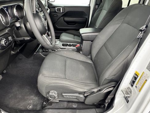 Used 2023 Jeep Gladiator Willys image 22