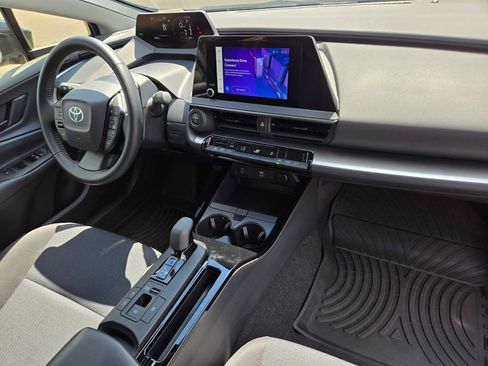 Used 2024 Toyota Prius LE AWD/4WD image 11