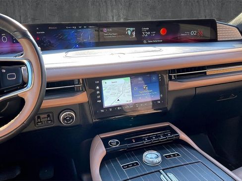 Used 2025 Lincoln Navigator Black Label image 9