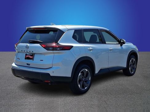 Used 2025 Nissan Rogue SV AWD/4WD image 4