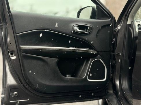 Used 2020 Jeep Compass Latitude image 9