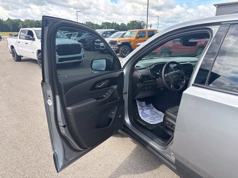 Used 2023 Chevrolet Traverse RS AWD/4WD image 25