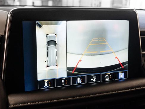 Used 2023 Chevrolet Suburban Premier image 17