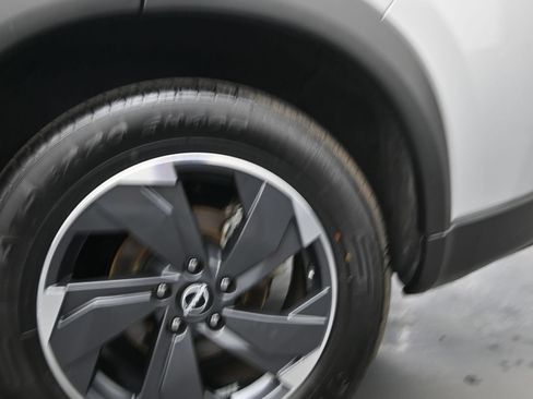 Used 2025 Nissan Rogue SV FWD image 14