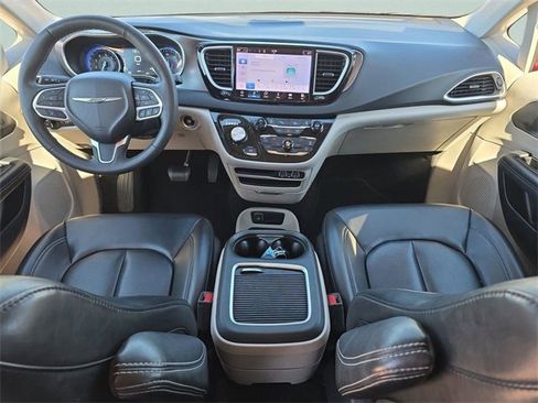 Used 2023 Chrysler Pacifica Touring-L image 26