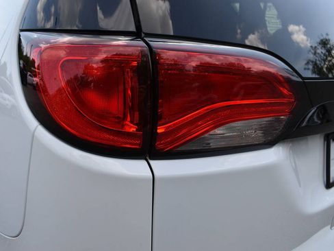 Used 2022 Chrysler Voyager LX FWD image 35