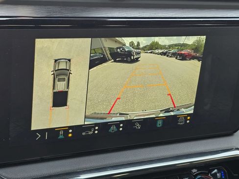 Certified 2023 GMC Sierra 1500 AT4 w/ Technology Package AWD/4WD image 10