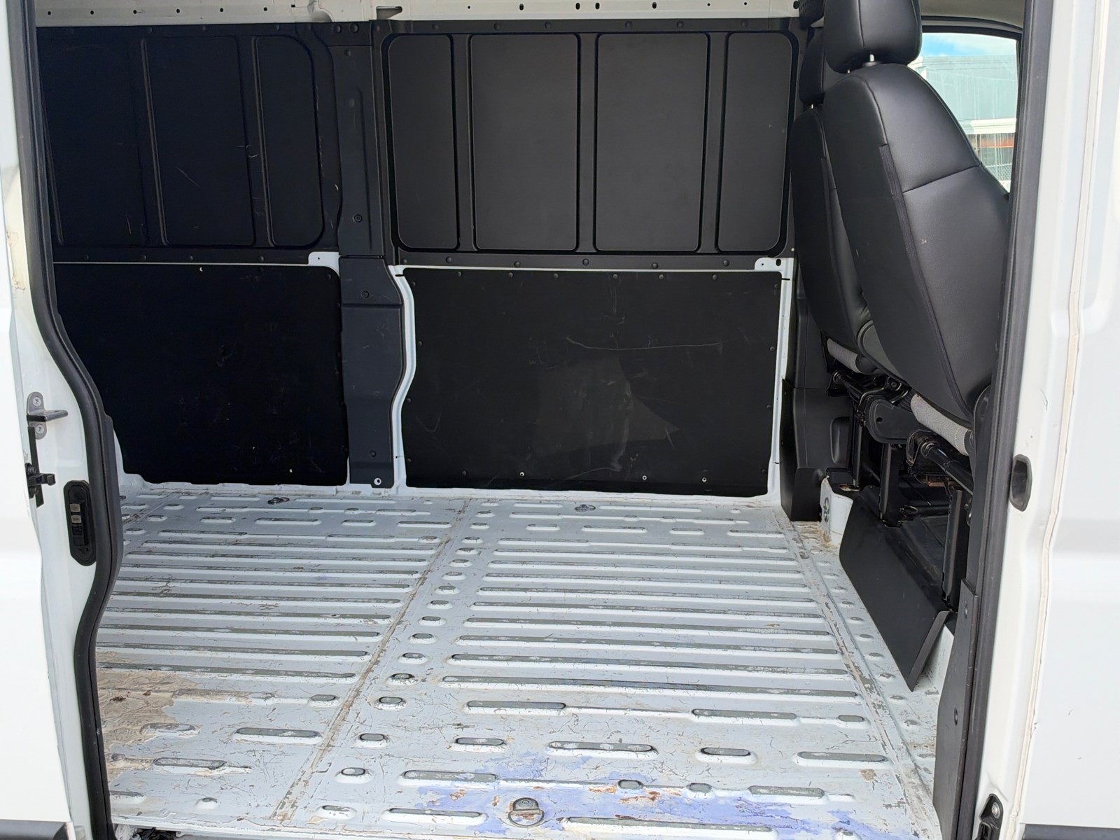 Used 2024 RAM ProMaster 2500 w/ Convenience Group FWD image 15