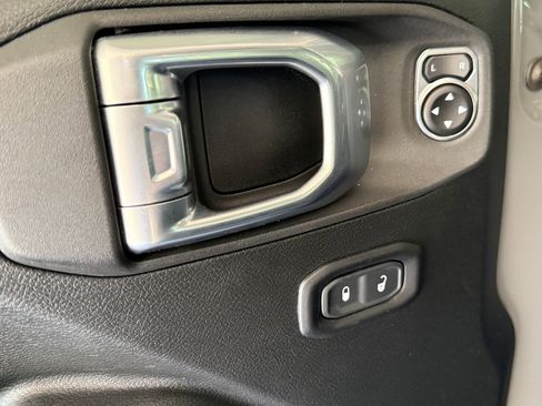 Used 2021 Jeep Wrangler Unlimited Rubicon image 12