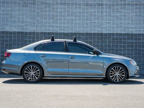 Used 2017 Volkswagen Jetta Sport FWD image 4