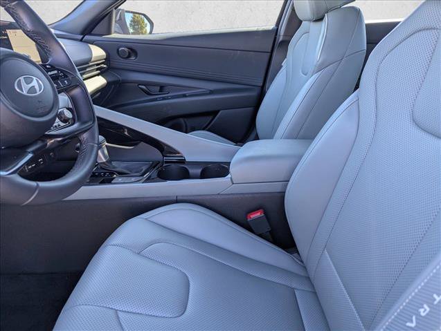 Certified 2025 Hyundai Elantra Limited FWD image 24