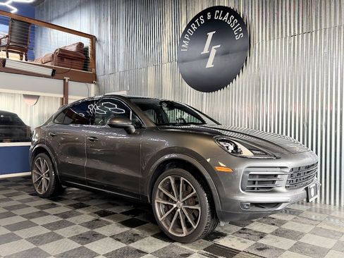 Used 2021 Porsche Cayenne Coupe w/ Premium Package image 2