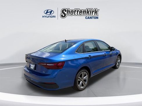 Used 2024 Volkswagen Jetta SE FWD image 5